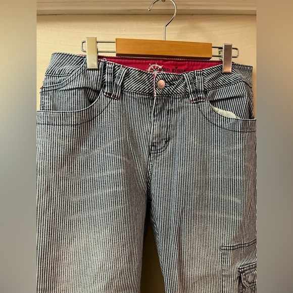 ⚫️ BOGO Cotton Ginny Striped Cropped Cargo Pants size 13 juniors, 8-10 women’s - Picture 6 of 9